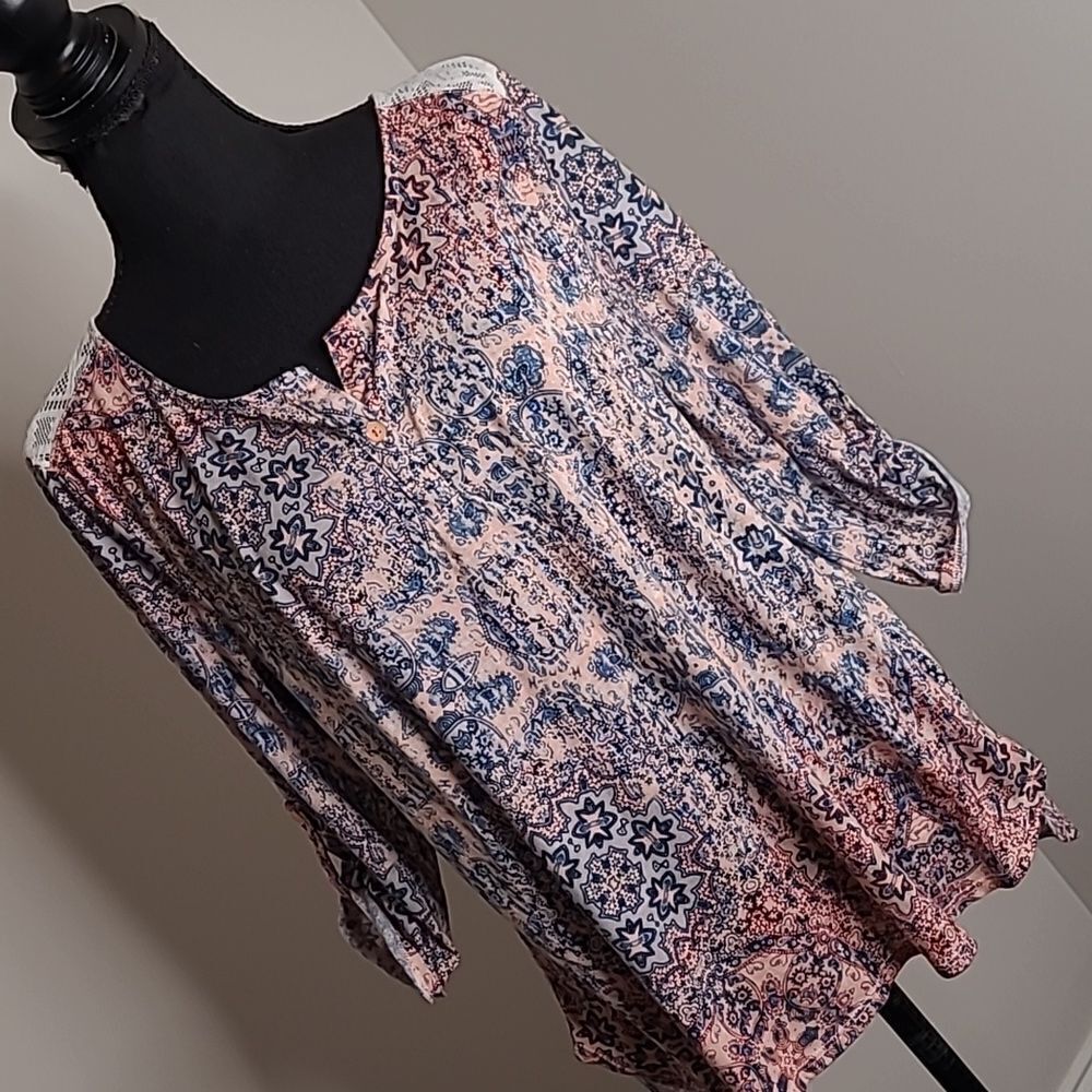 Como Vintage Pink and Blue Design with Laced Back Collar Shirt